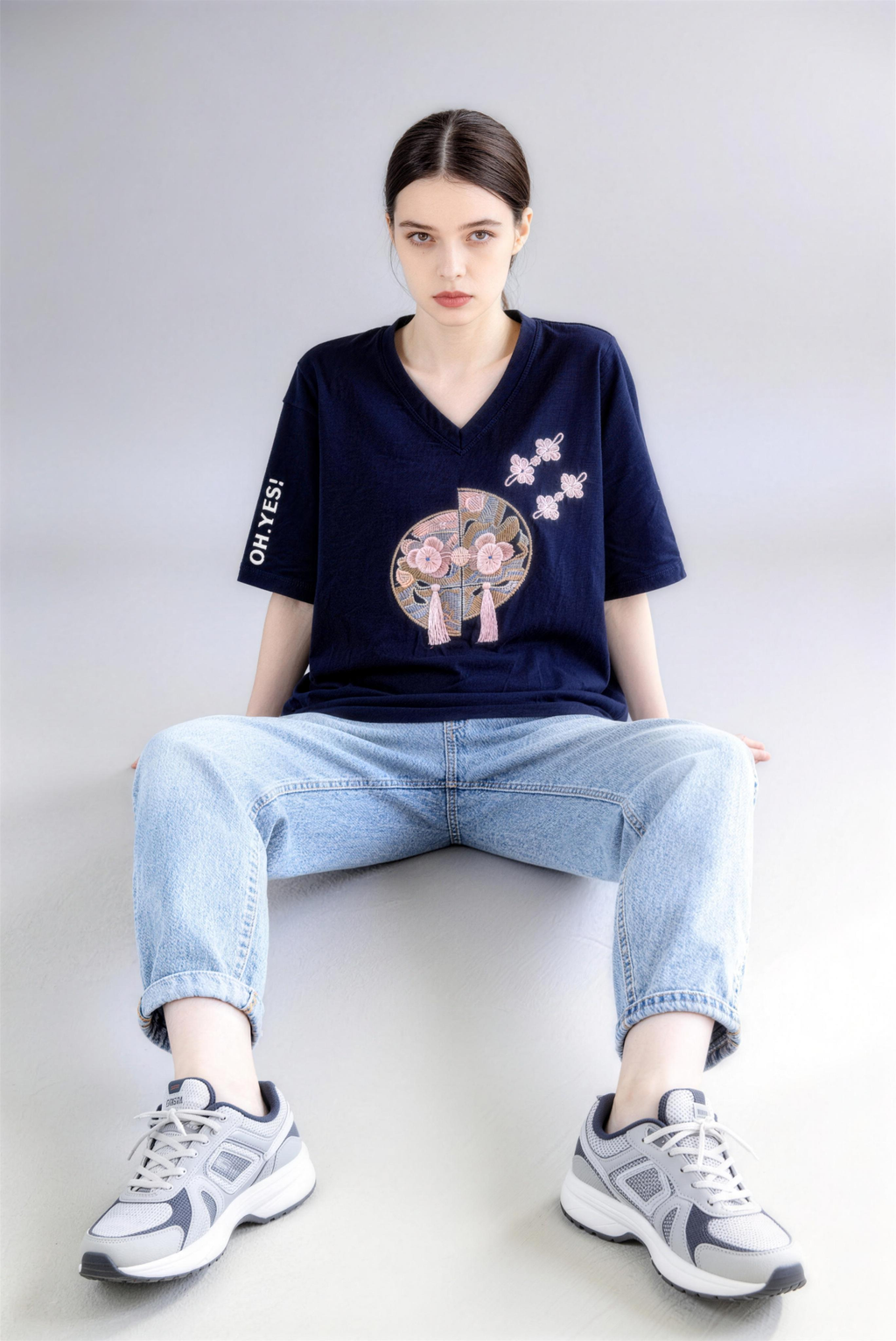 Model wearing blue new chinese style v-neck printed tassel short-sleeve t-shirt