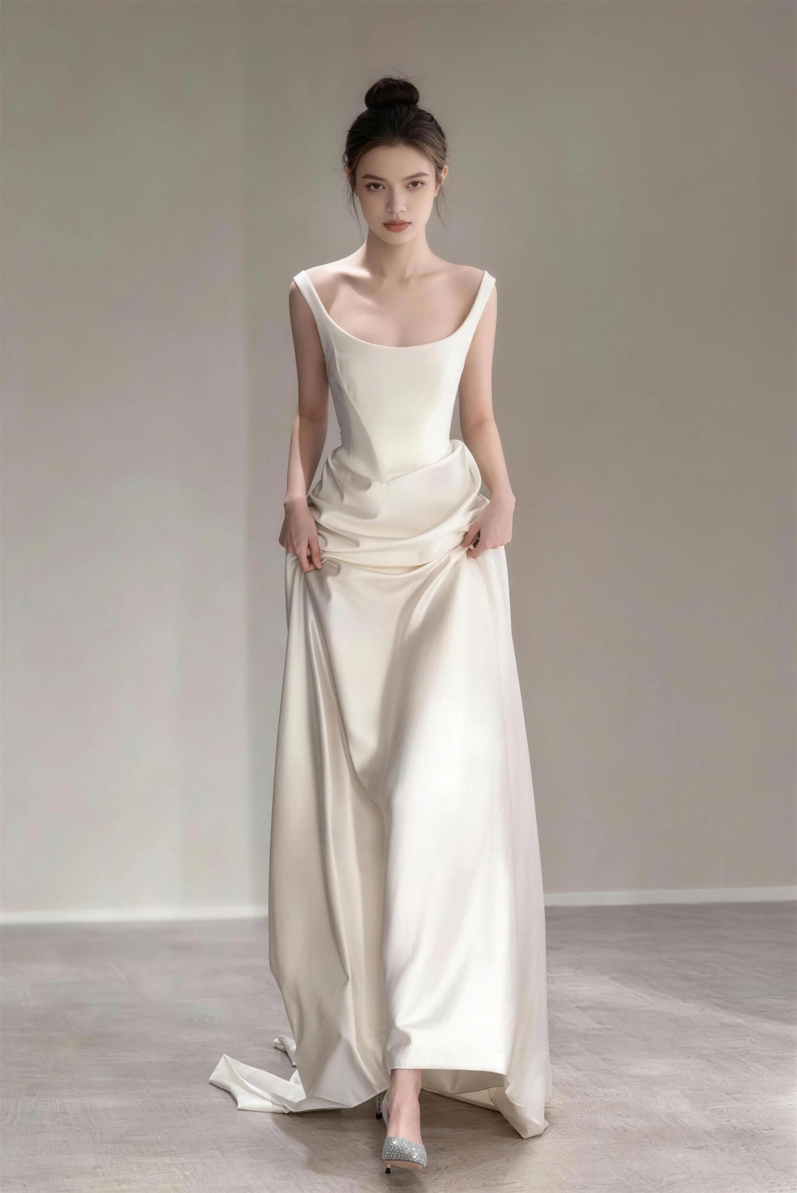 Sleeveless U-Neck Satin Maxi Dress with Small Train