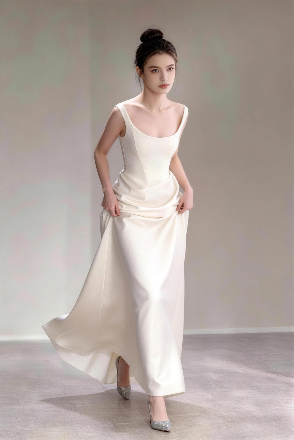 Sleeveless U-Neck Satin Maxi Dress with Small Train