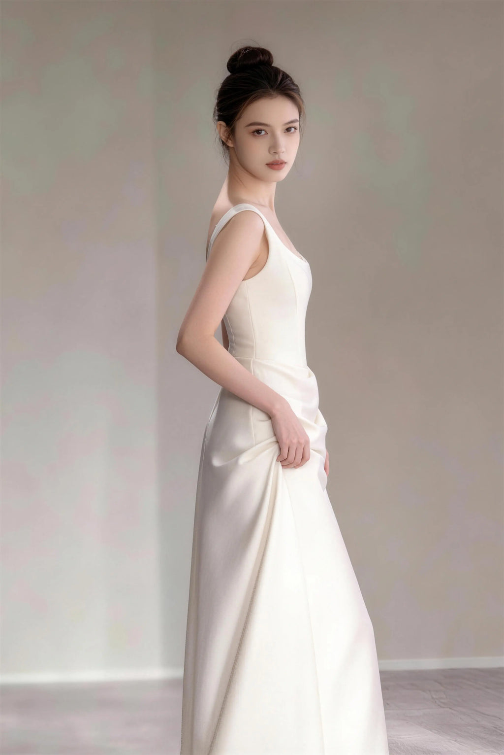 Sleeveless U-Neck Satin Maxi Dress with Small Train