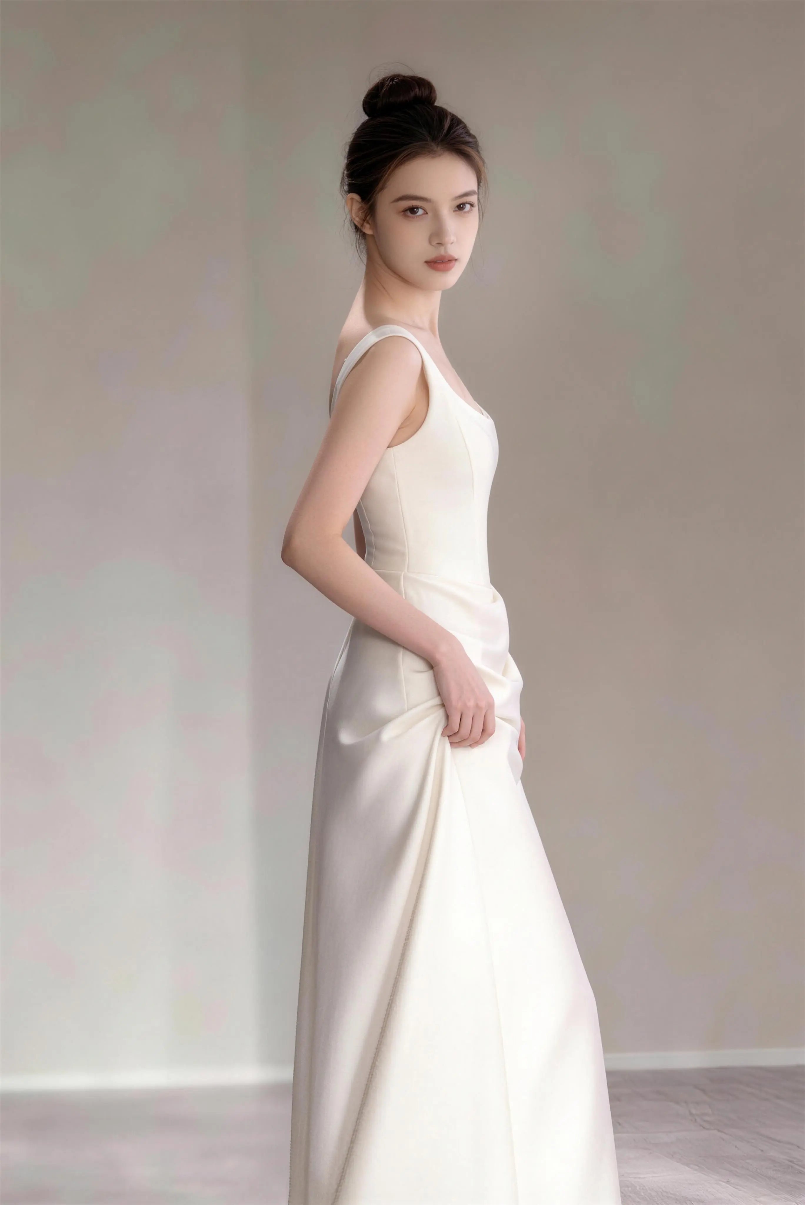 Sleeveless U-Neck Satin Maxi Dress with Small Train