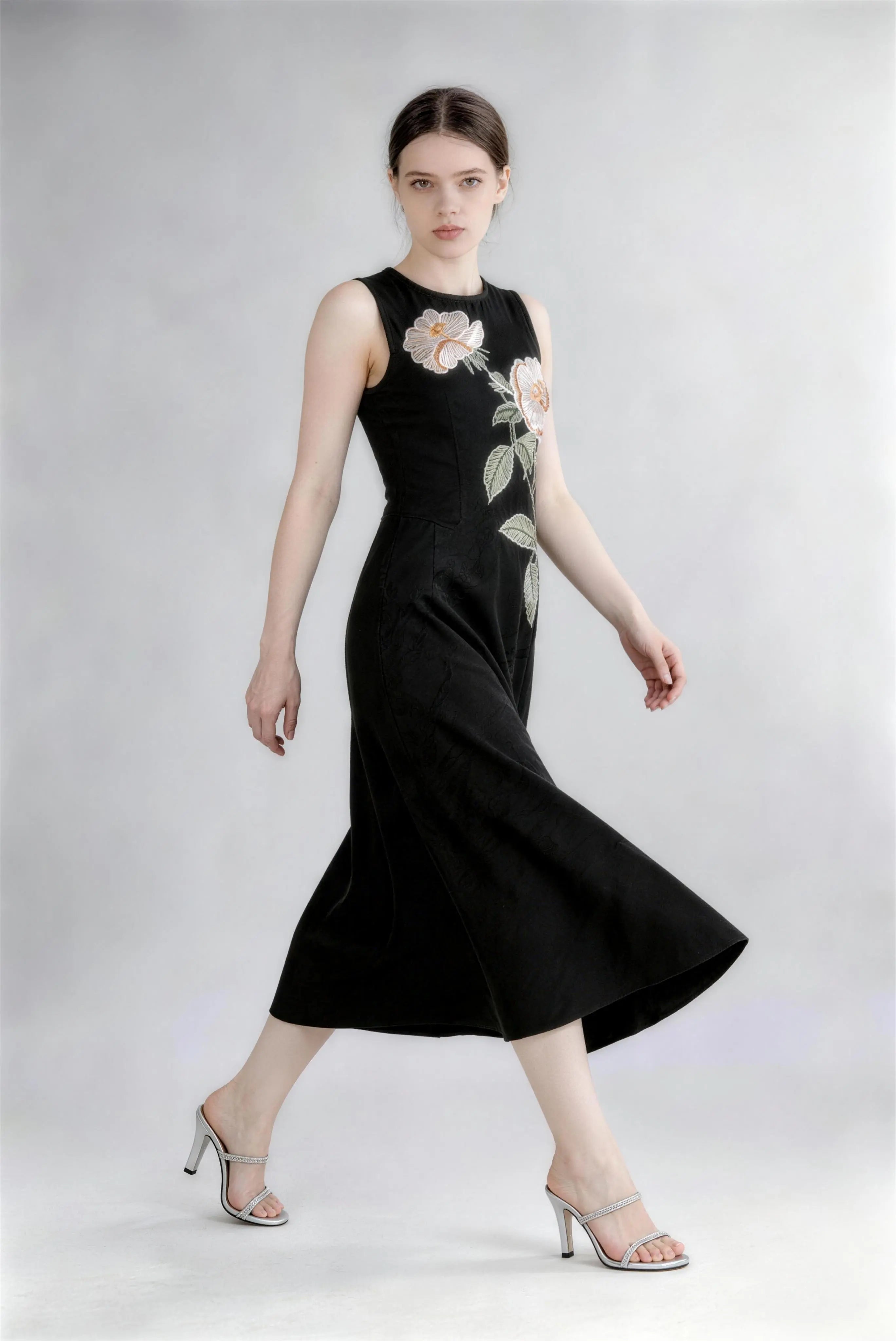 Phoehua Chic Floral Embroidery Midi Dress, Side Walk View Vintage Sleeveless Slim Waist Party Daily Dress
