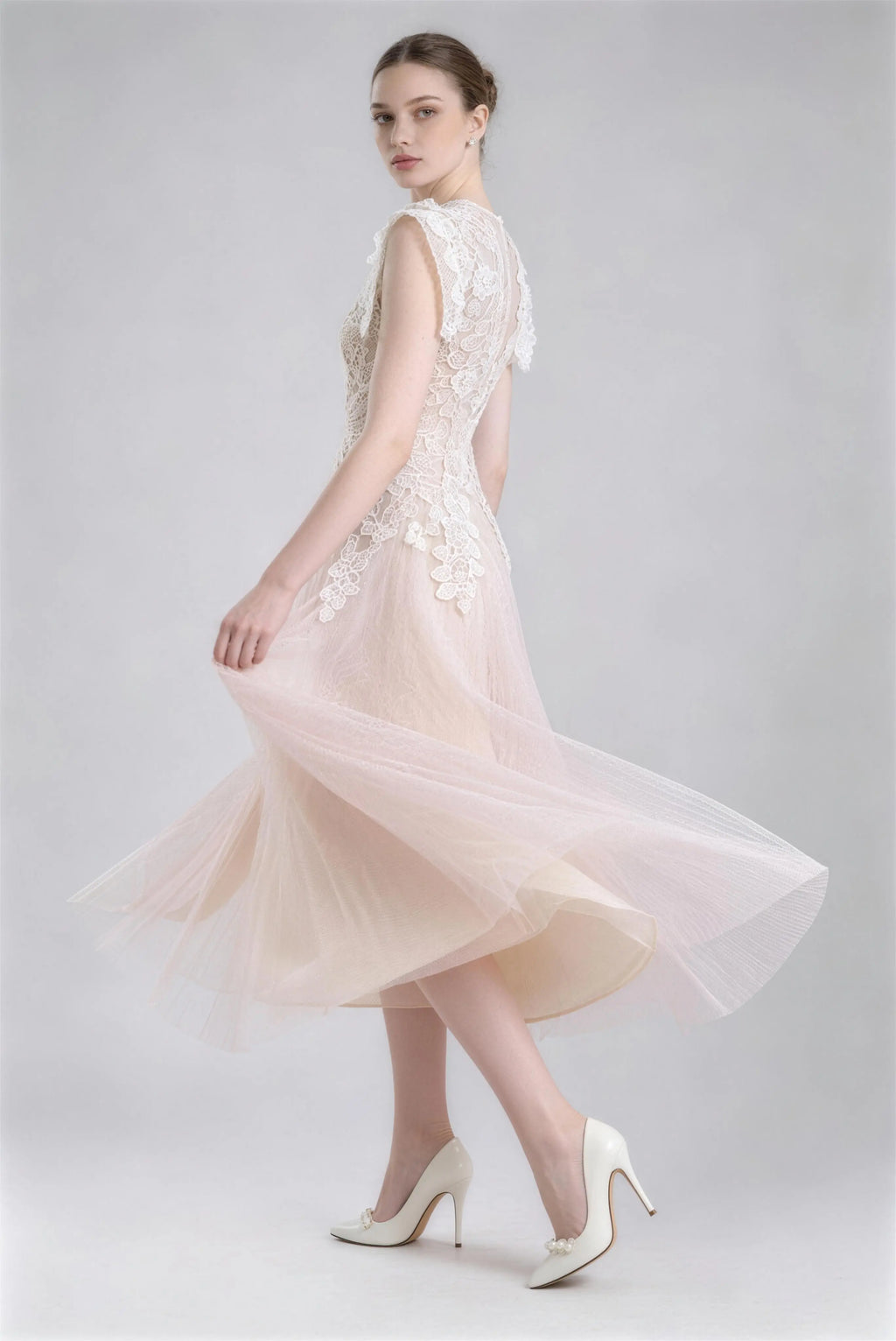 Phoehua Flowy Champagne Tulle Lace Dress, Walking Dynamic View Hollow Embroidery Sleeveless A-Line Romantic Bridal Occasion Midi Gown