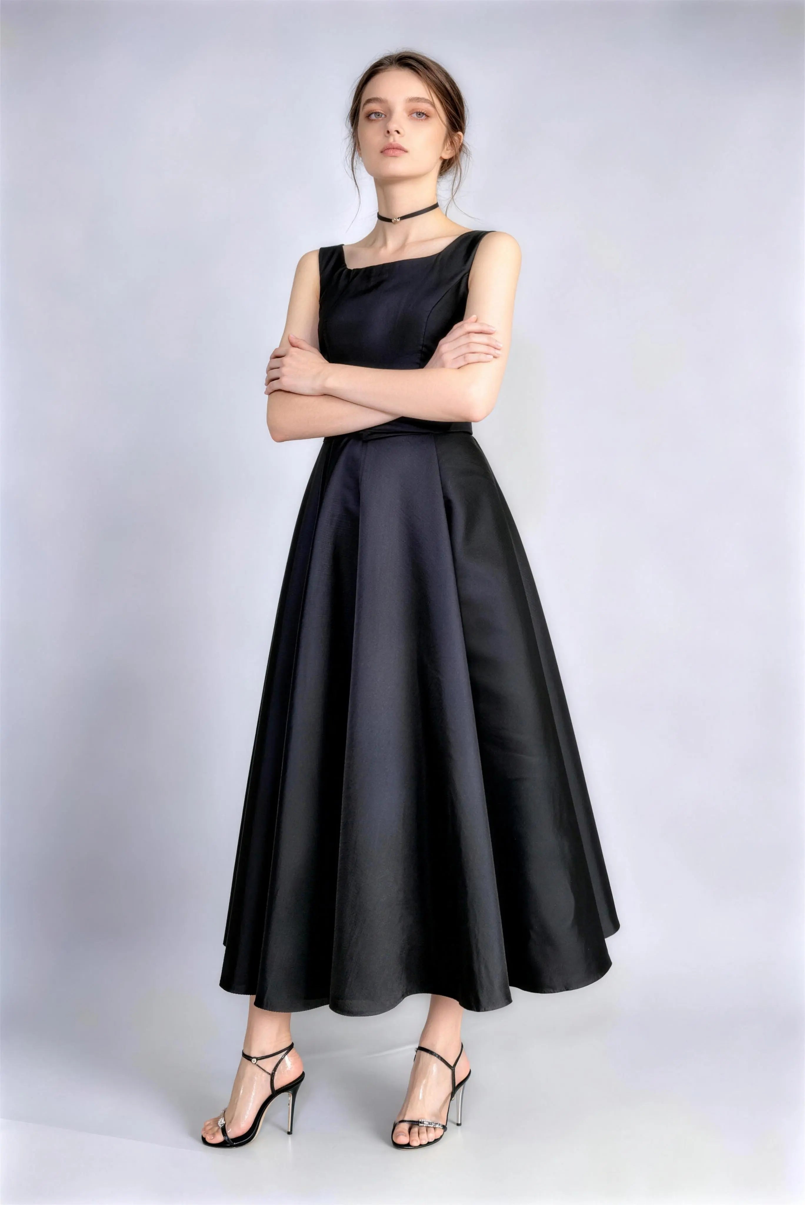 Phoehua Front Pose of Black Square Neck Sleeveless Midi Dress, Minimalist Luxury High‑Waist A‑Line Wedding Guest Formal Gown