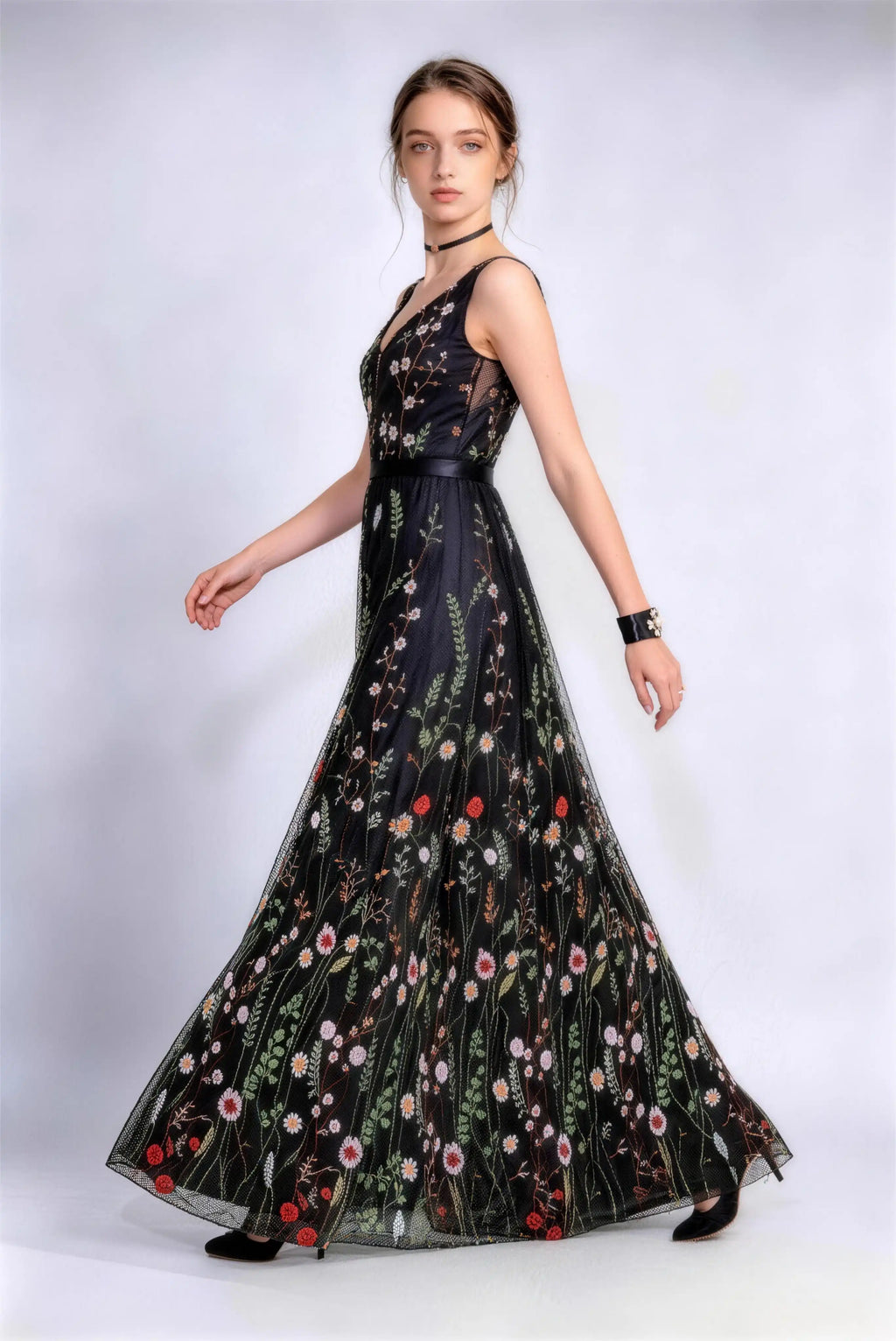 Phoehua Walking Pose of Black 3D Floral Embroidered Long Gown, Sleeveless V‑Neck Tulle Elegant Formal Party Dress