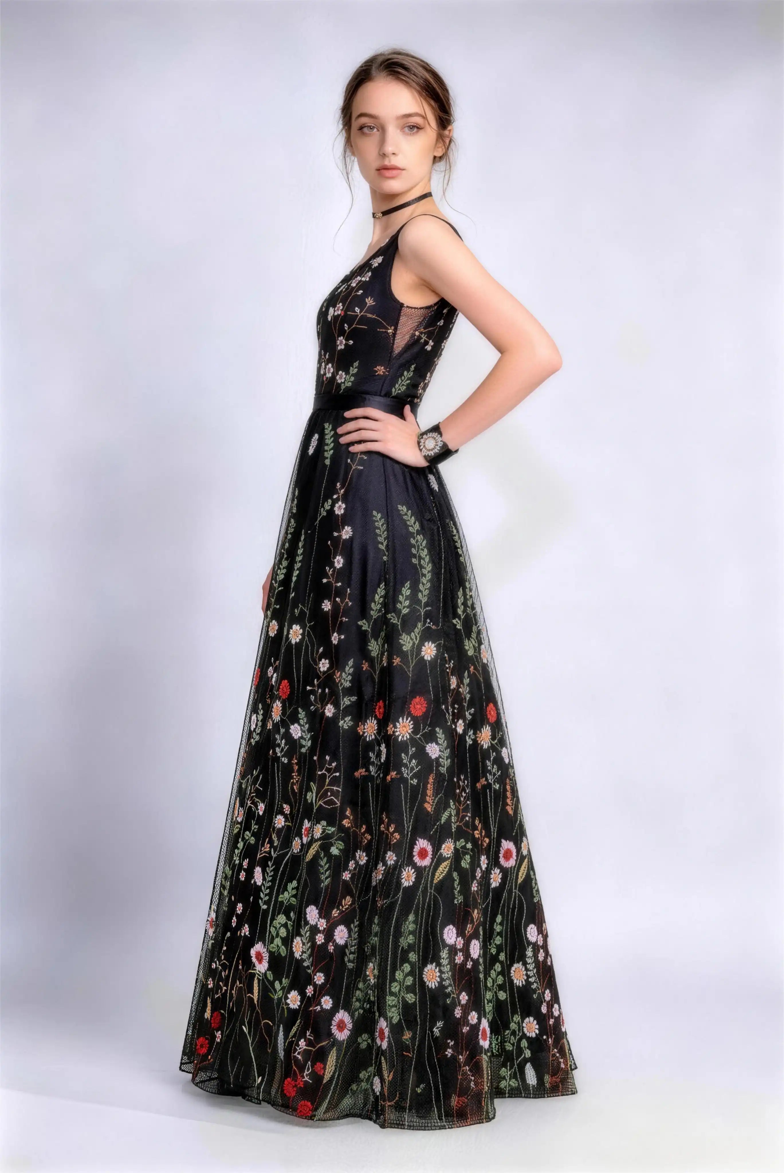 Phoehua Side View of Black V‑Neck Floral Embroidered Tulle Dress, Mid‑Waist Deep‑V‑Back Luxury Formal Evening Gown