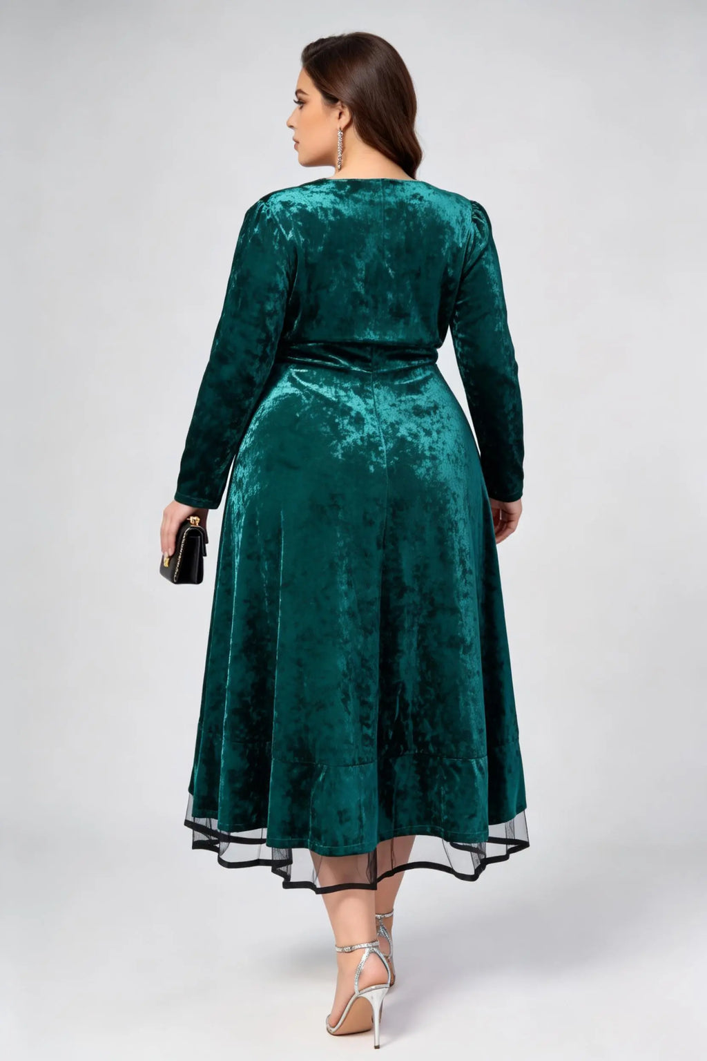 Plus Size Emerald Green Velvet Sweetheart Cutout Neck Long Sleeve A-Line Midi Formal Dress