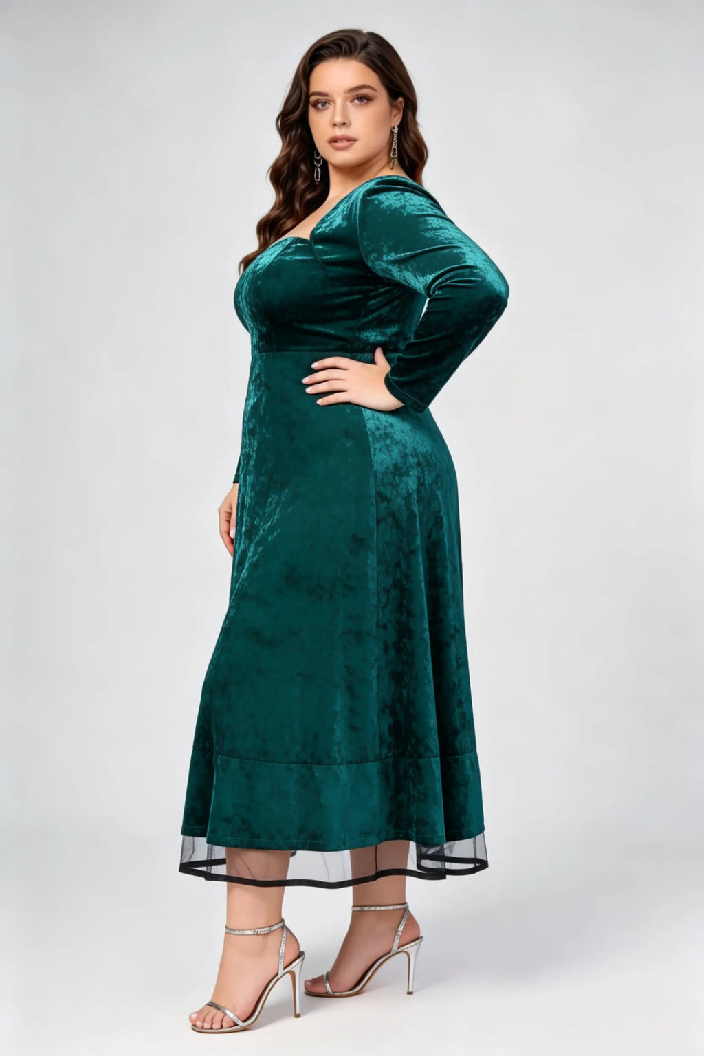 Plus Size Emerald Green Velvet Sweetheart Cutout Neck Long Sleeve A-Line Midi Formal Dress