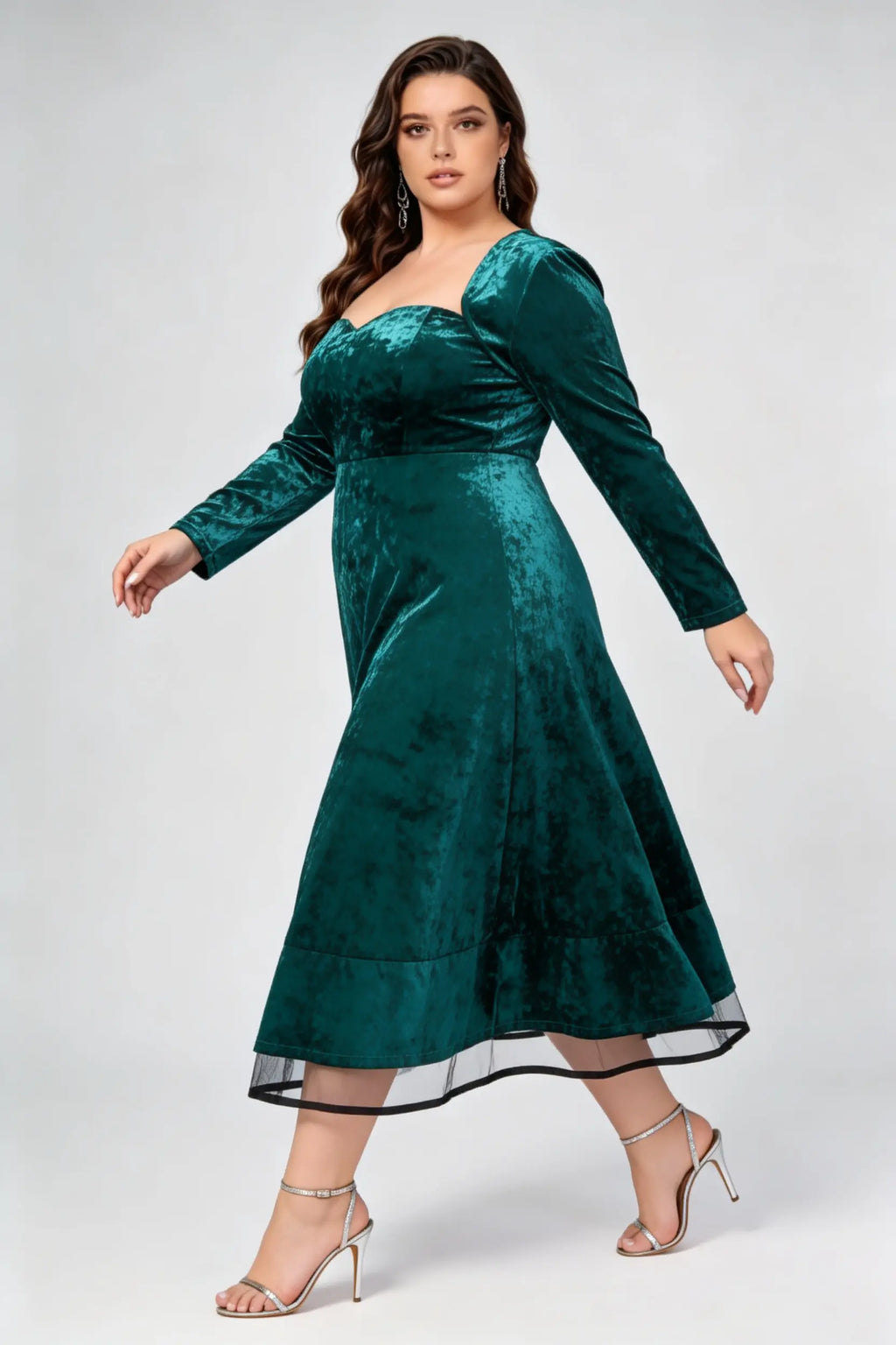 Plus Size Emerald Green Velvet Sweetheart Cutout Neck Long Sleeve A-Line Midi Formal Dress