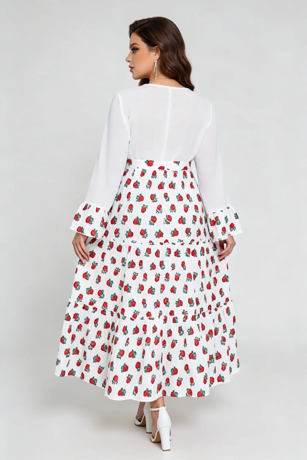 Curvy model wearing phoehua plus size cream square neck rose floral print tiered maxi dress with waist tie (xl-4xl)
