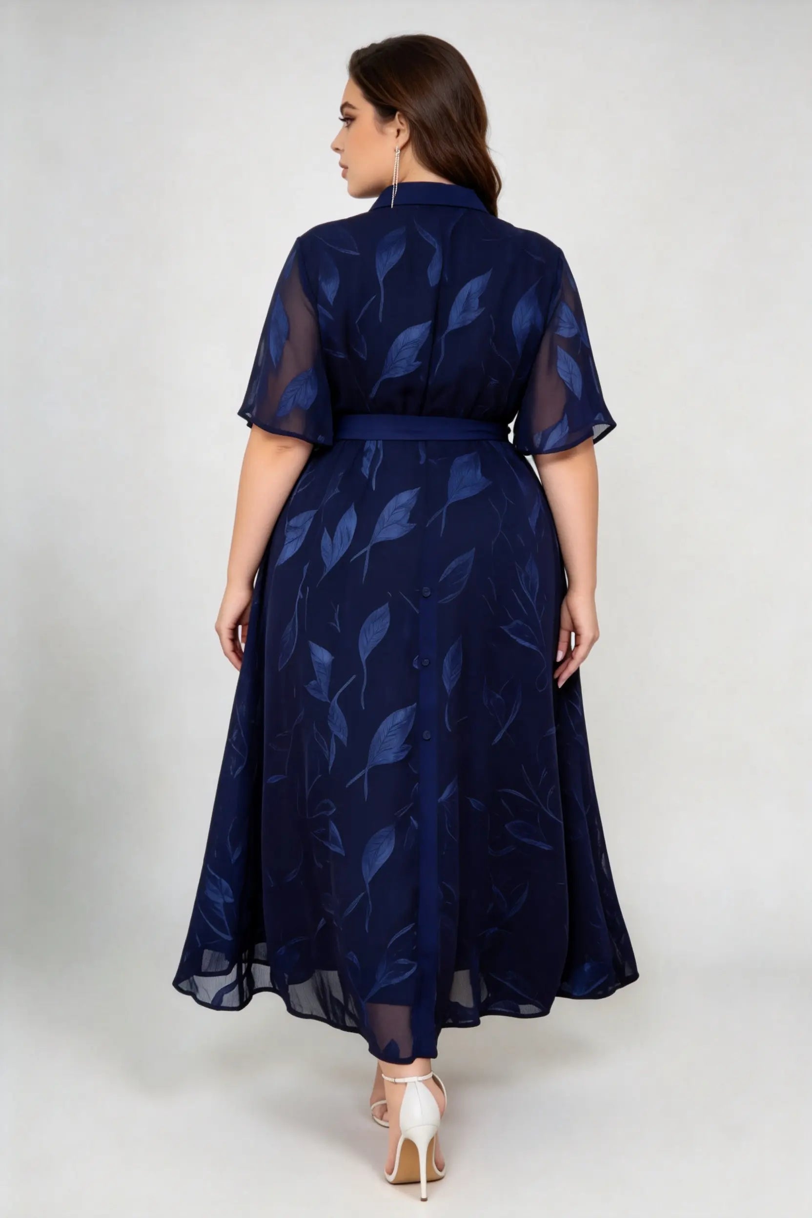 Curvy model wearing plus size blue navy leaf jacquard shirt maxi dress, collared short sleeve self-tie belted a-line dress