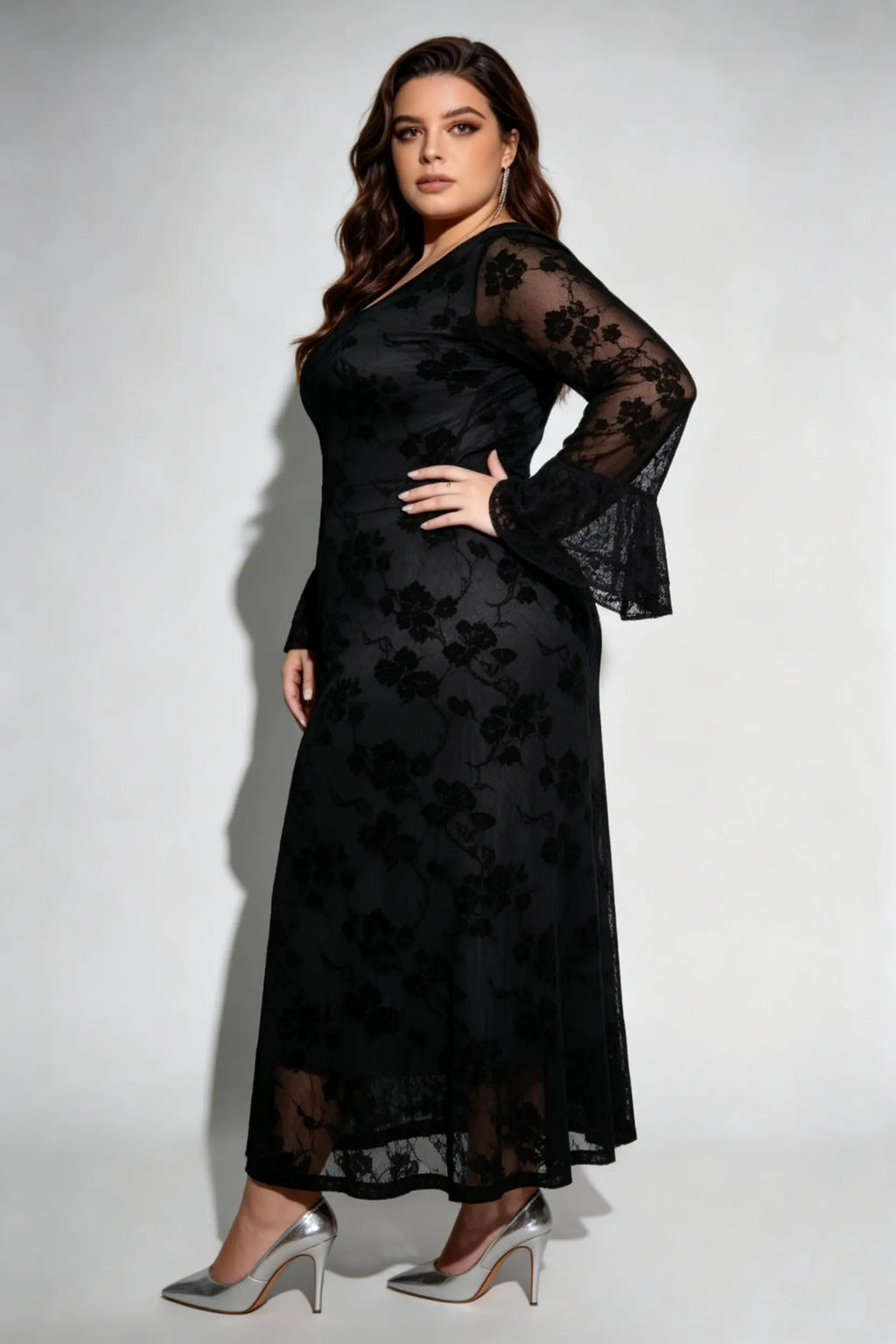 Plus Size Black Floral Lace Maxi Dress, V-Neck Long Bell Sleeve Formal Evening Dress