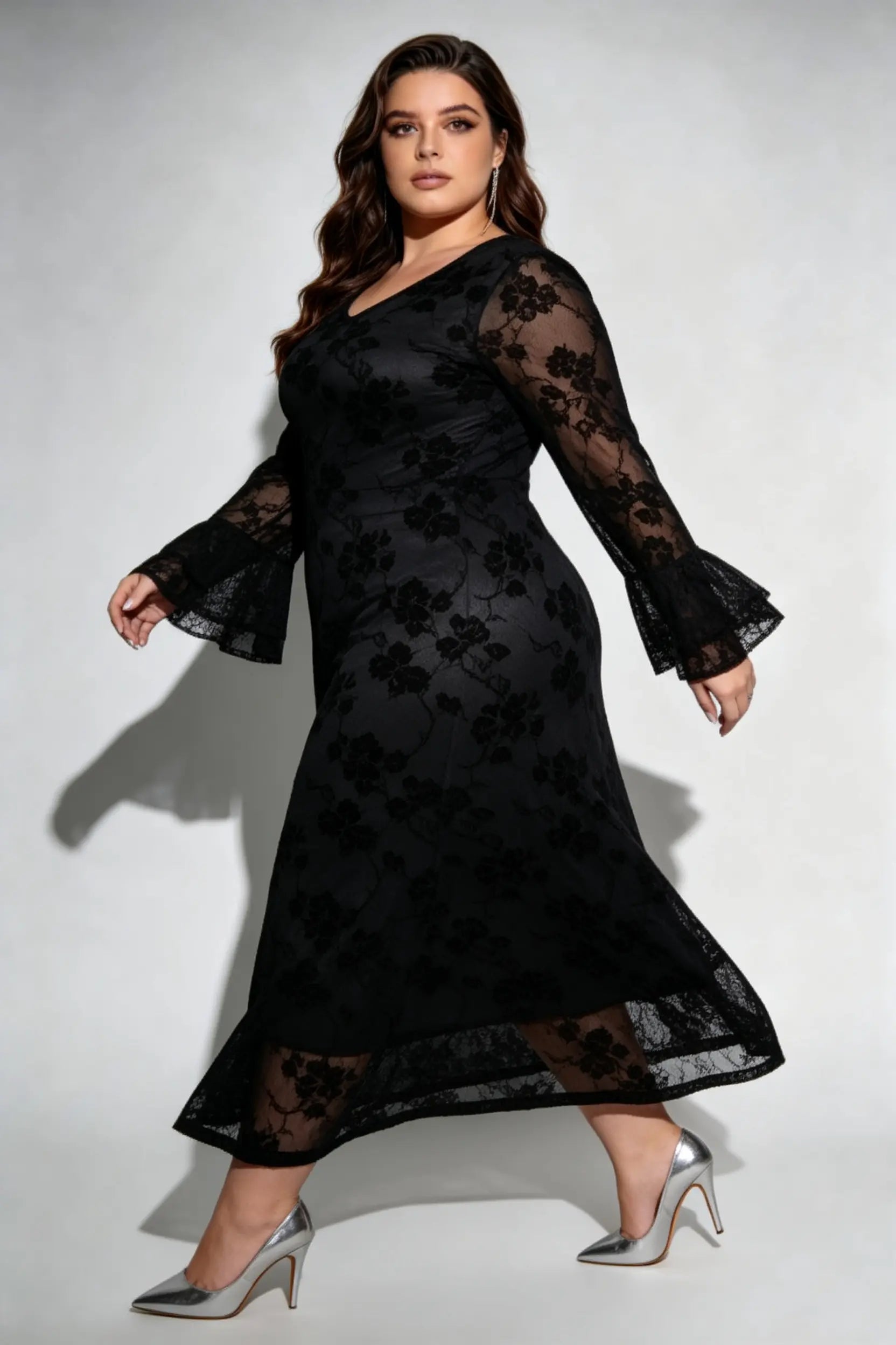 Plus Size Black Floral Lace Maxi Dress, V-Neck Long Bell Sleeve Formal Evening Dress