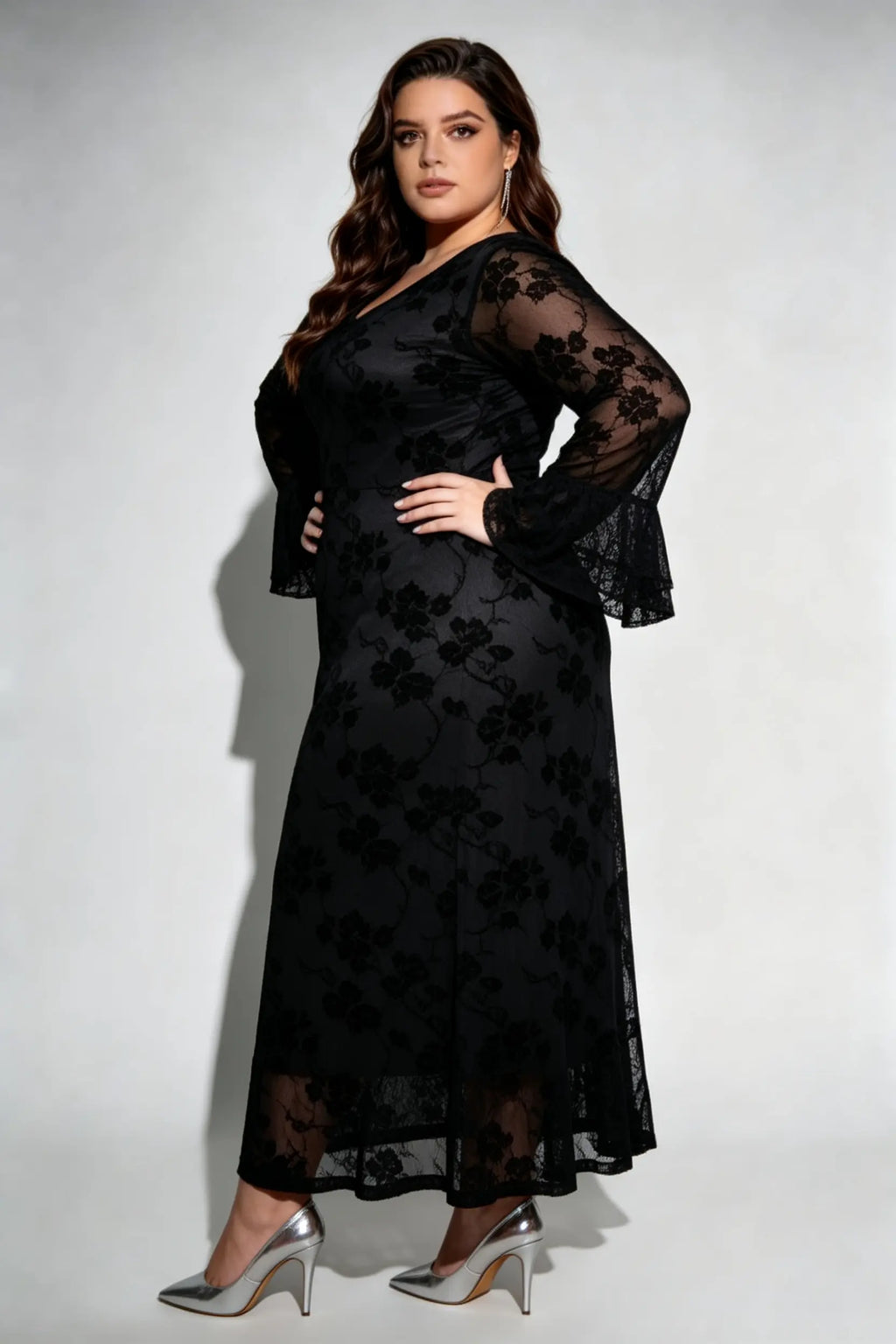Plus Size Black Floral Lace Maxi Dress, V-Neck Long Bell Sleeve Formal Evening Dress