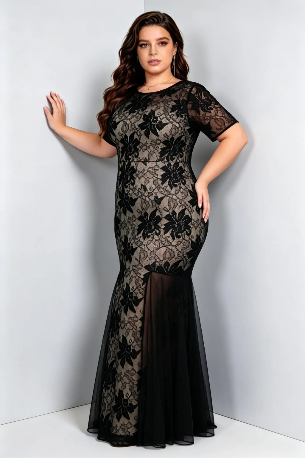 Plus Size Black Floral Lace Mermaid Evening Gown with Short Sleeves